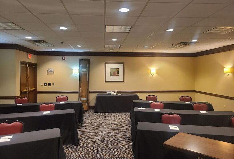 ホテル Rl Cleveland Airport West