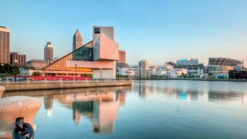 ホテル Rl Cleveland Airport West