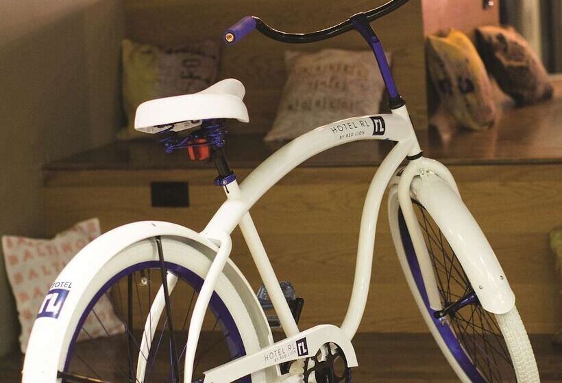 ホテル Rl Cleveland Airport West