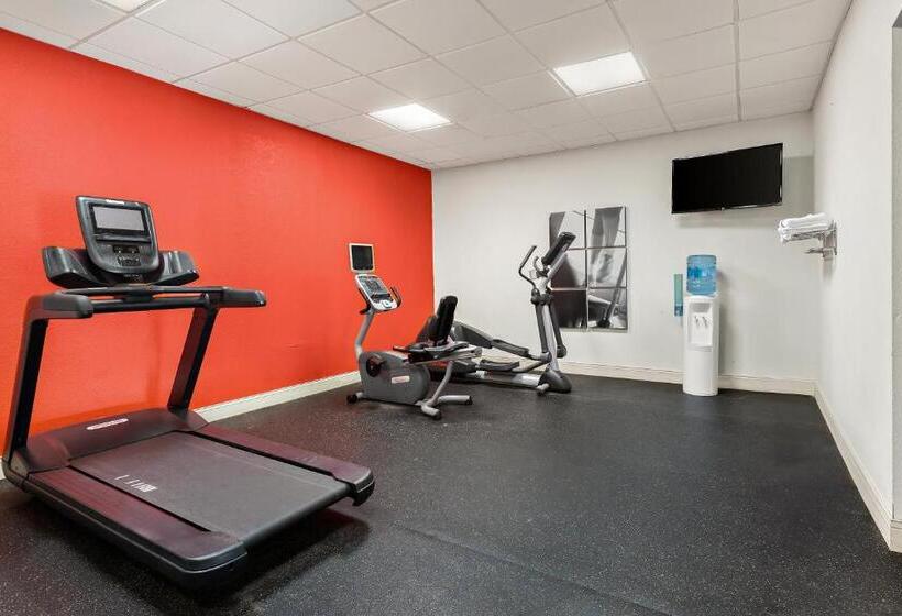 هتل Rl Cleveland Airport West