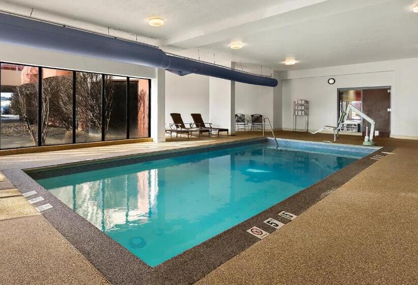 ホテル Rl Cleveland Airport West