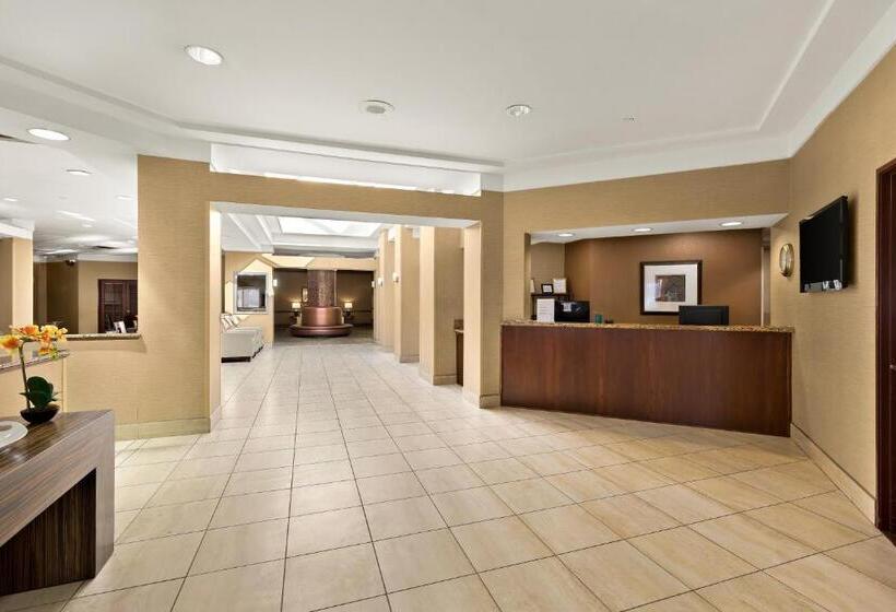 ホテル Rl Cleveland Airport West