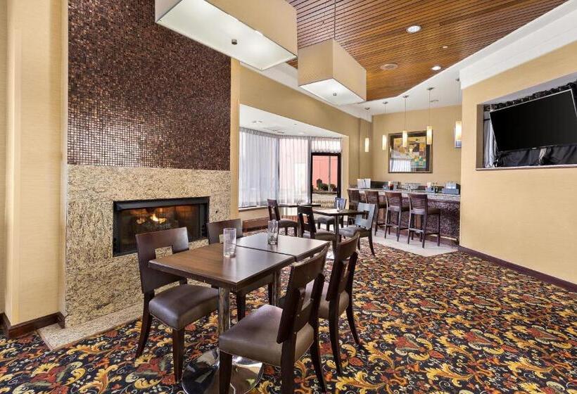 ホテル Rl Cleveland Airport West