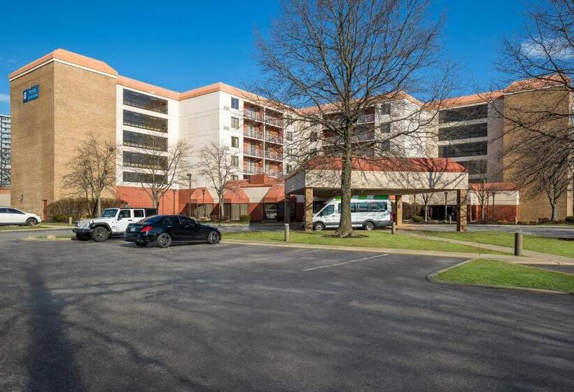 ホテル Rl Cleveland Airport West