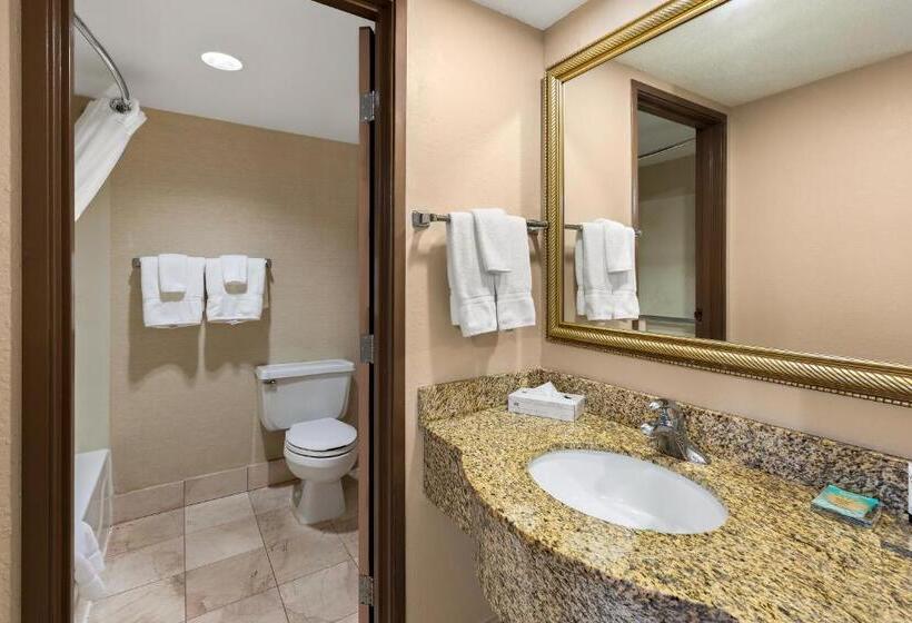 ホテル Rl Cleveland Airport West