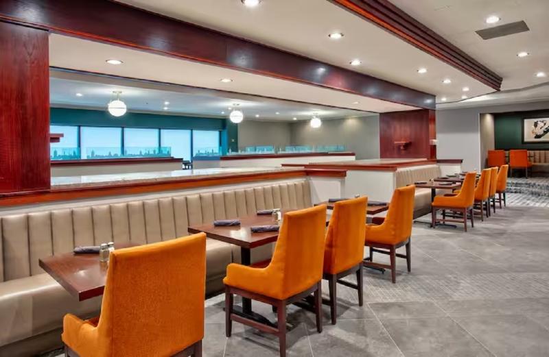 فندق Doubletree By Hilton Lansing