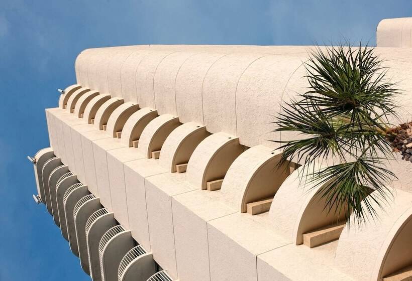 Radisson Suite Hotel Oceanfront