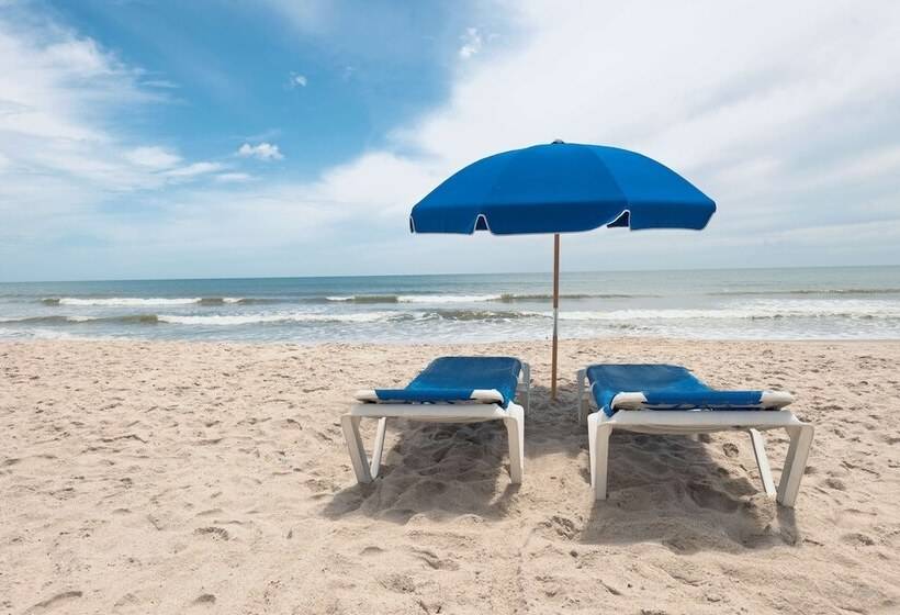 Radisson Suite Hotel Oceanfront