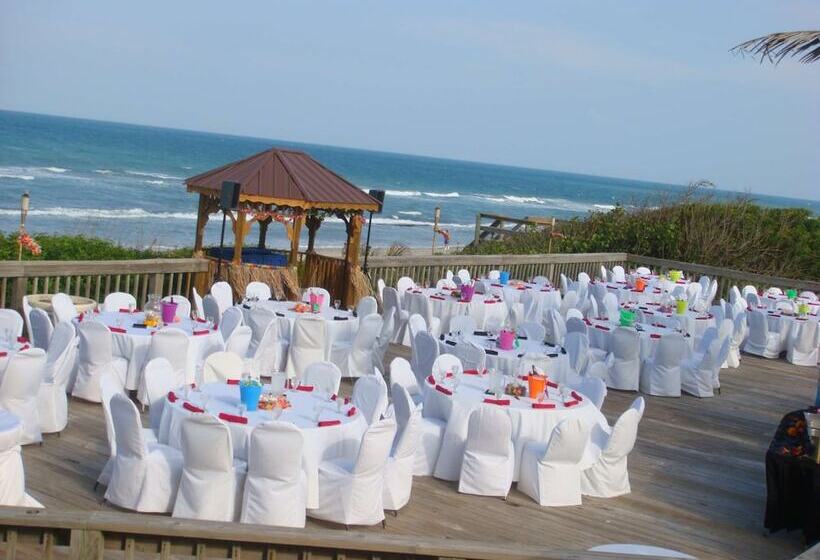 Radisson Suite Hotel Oceanfront