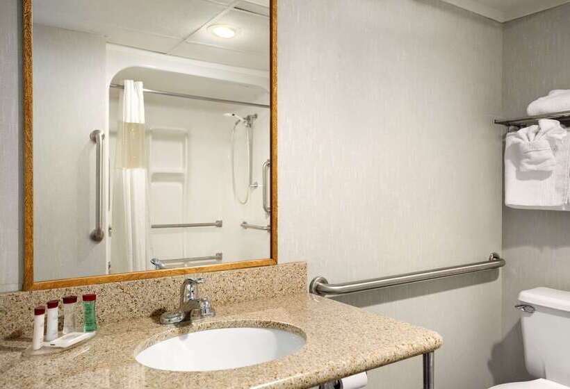 فندق Ramada By Wyndham Batesville