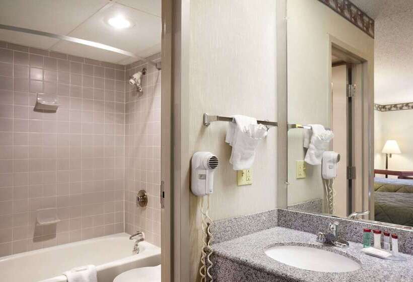 فندق Ramada By Wyndham Batesville