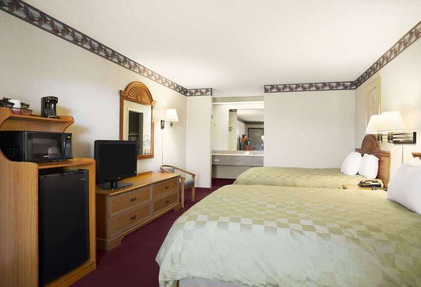 فندق Ramada By Wyndham Batesville