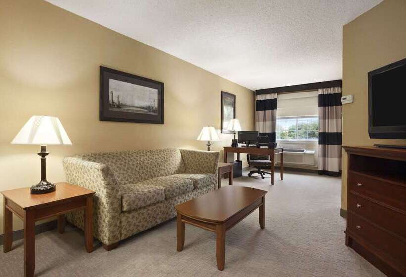 هتل Ramada By Wyndham Del Rio