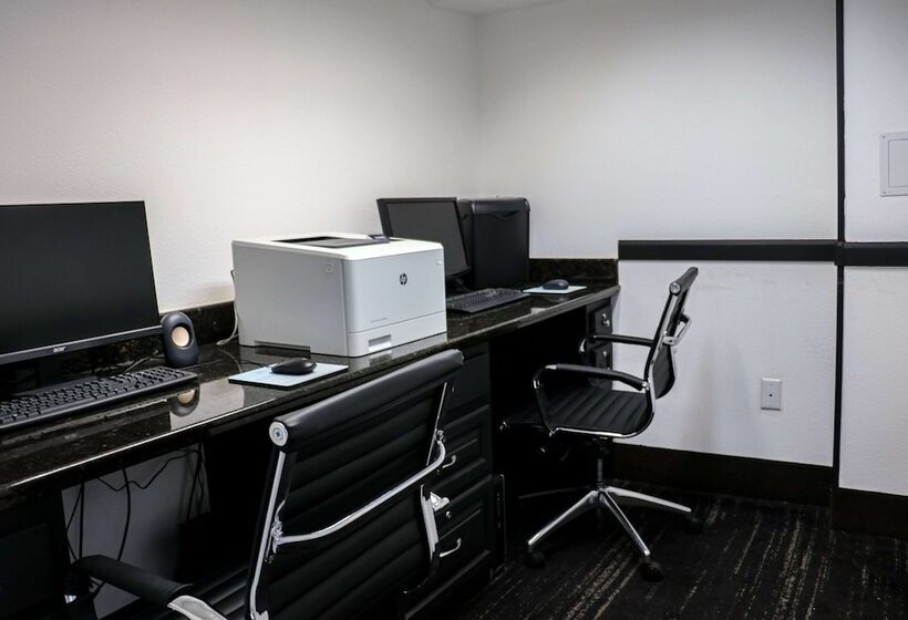 فندق Ramada By Wyndham Del Rio