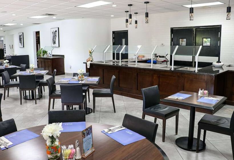 فندق Ramada By Wyndham Del Rio