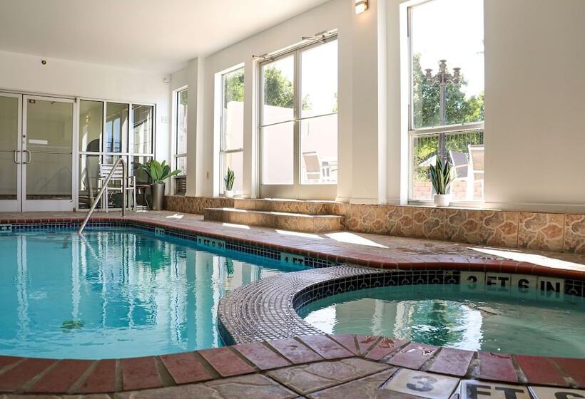 فندق Ramada By Wyndham Del Rio