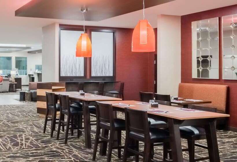 هتل Ramada By Wyndham Grand Forks