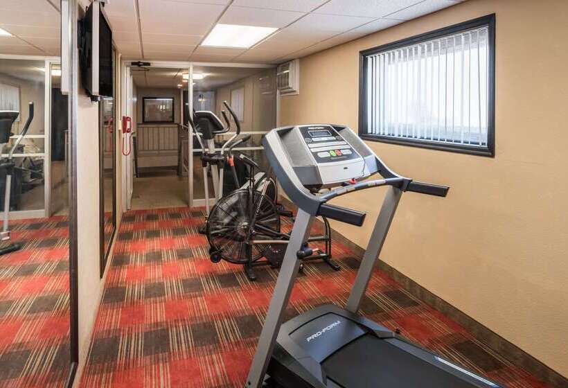 هتل Ramada By Wyndham Grand Forks