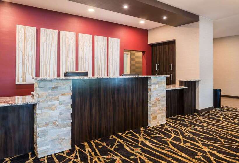 هتل Ramada By Wyndham Grand Forks