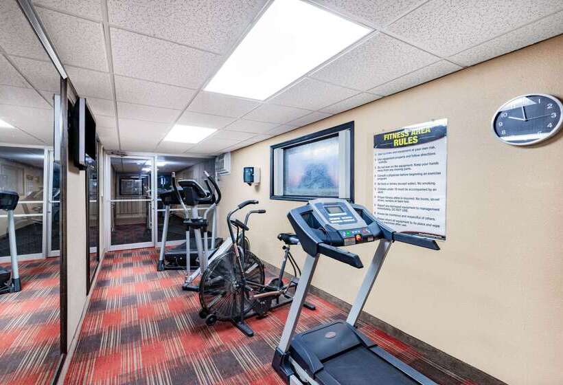 هتل Ramada By Wyndham Grand Forks