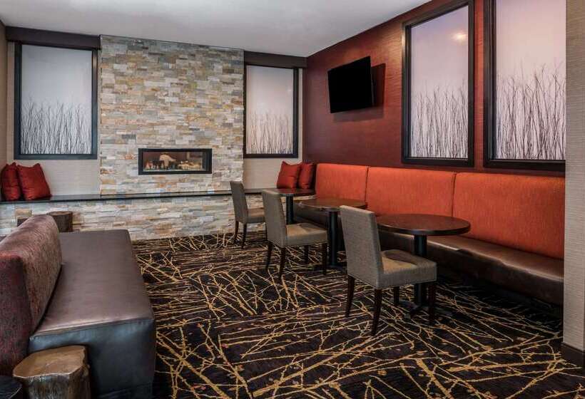 هتل Ramada By Wyndham Grand Forks