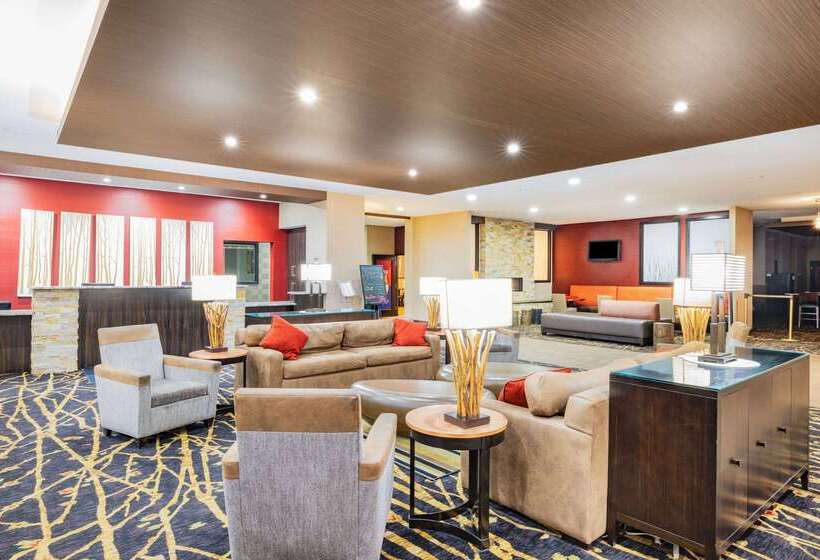 هتل Ramada By Wyndham Grand Forks