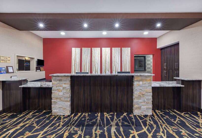 هتل Ramada By Wyndham Grand Forks