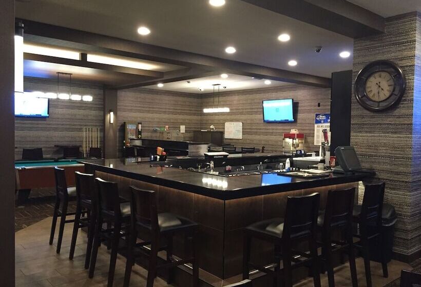 هتل Ramada By Wyndham Grand Forks