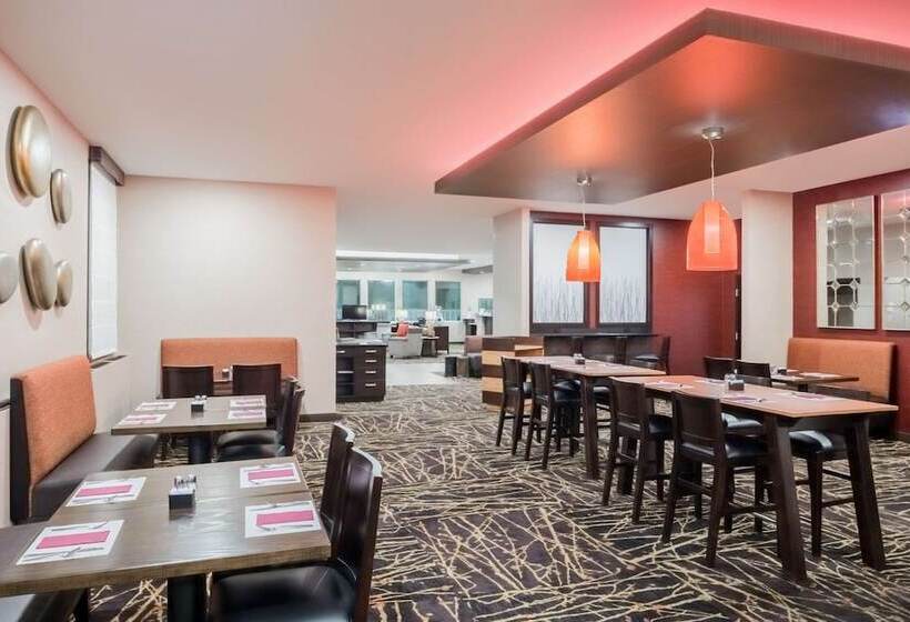 هتل Ramada By Wyndham Grand Forks