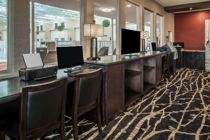 هتل Ramada By Wyndham Grand Forks