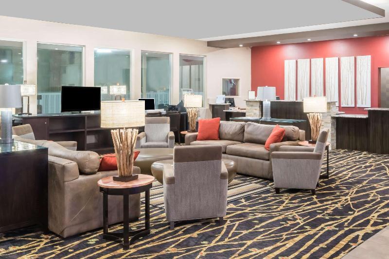 هتل Ramada By Wyndham Grand Forks