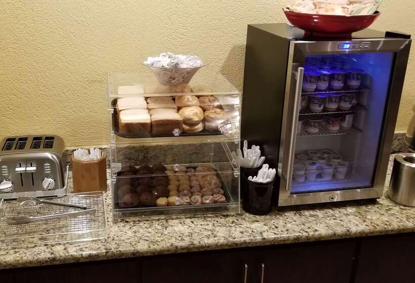 בית מלון כפרי Ramada By Wyndham Houston Intercontinental Airport East