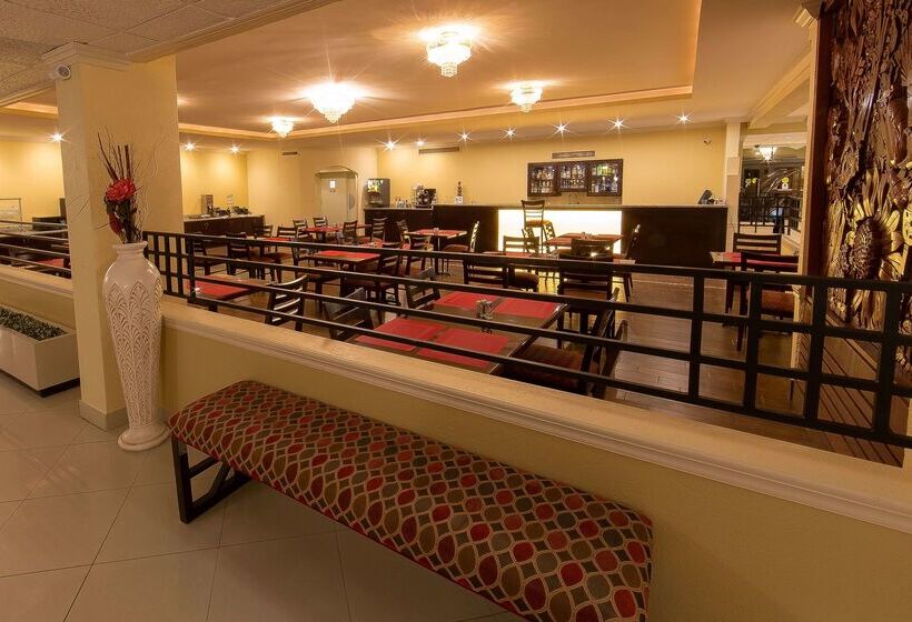 בית מלון כפרי Ramada By Wyndham Houston Intercontinental Airport East