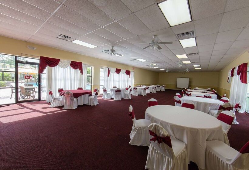 هتل Ramada By Wyndham Houston Intercontinental Airport East