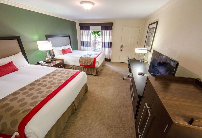 בית מלון כפרי Ramada By Wyndham Houston Intercontinental Airport East