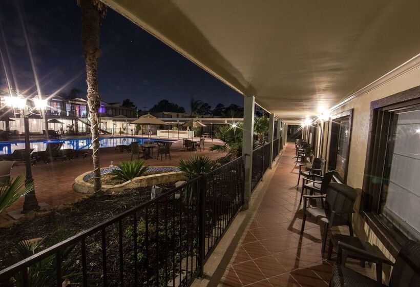 בית מלון כפרי Ramada By Wyndham Houston Intercontinental Airport East