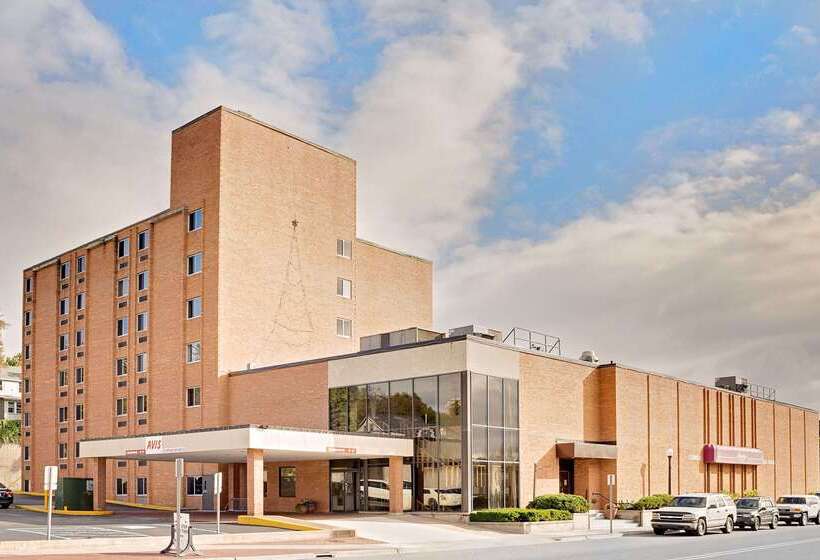 فندق Ramada By Wyndham Marquette