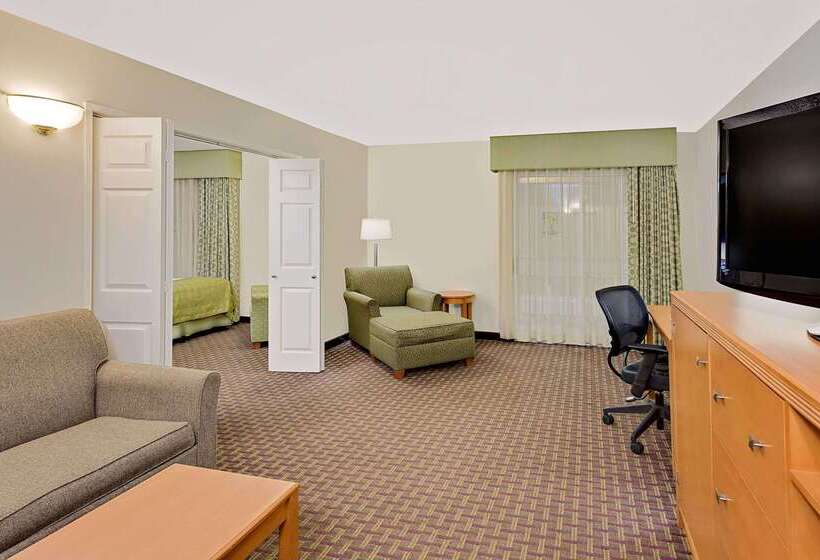 فندق Ramada By Wyndham Marquette