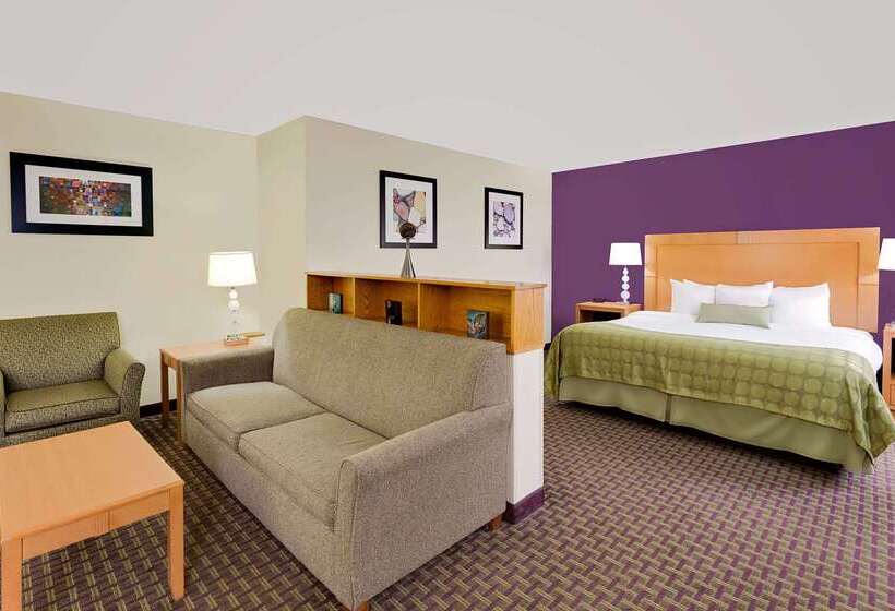 فندق Ramada By Wyndham Marquette