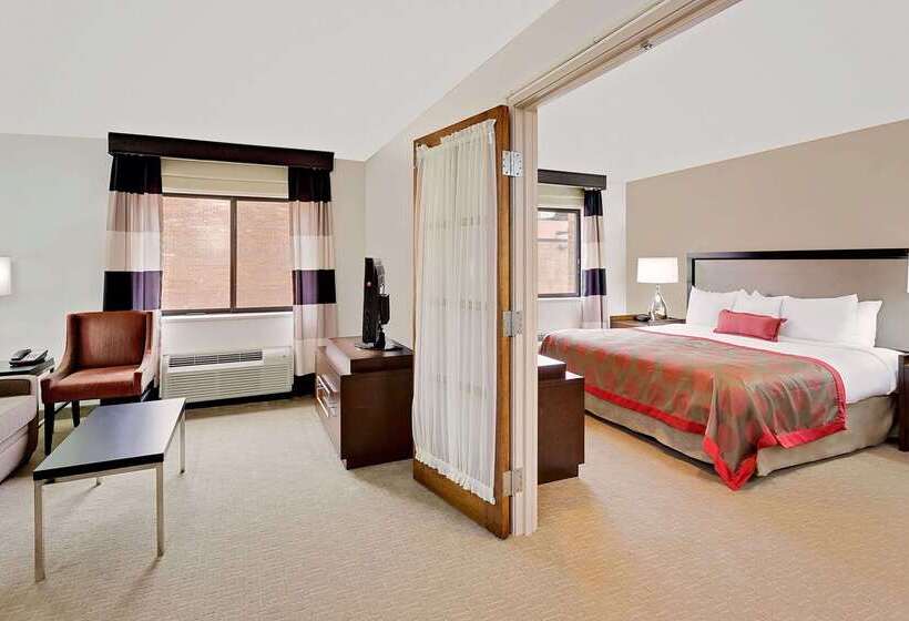 فندق Ramada By Wyndham Marquette