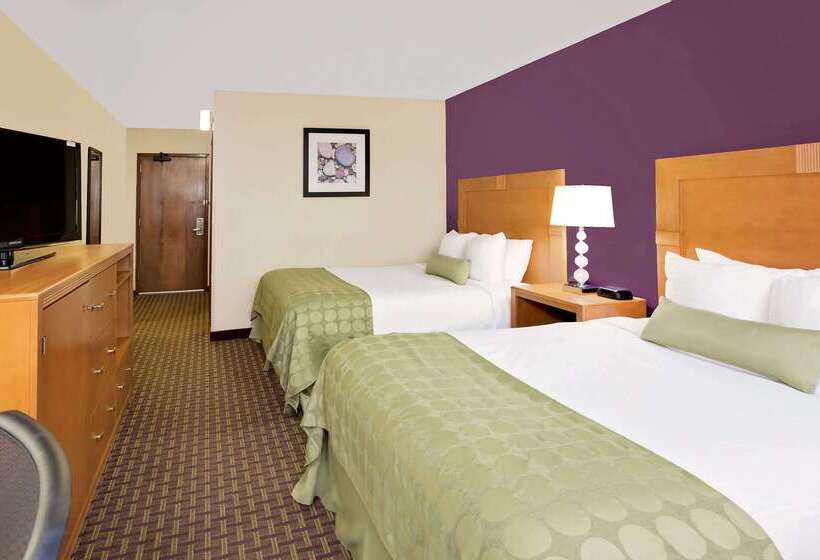 فندق Ramada By Wyndham Marquette