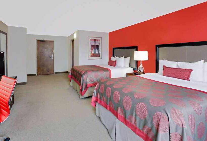 فندق Ramada By Wyndham Marquette
