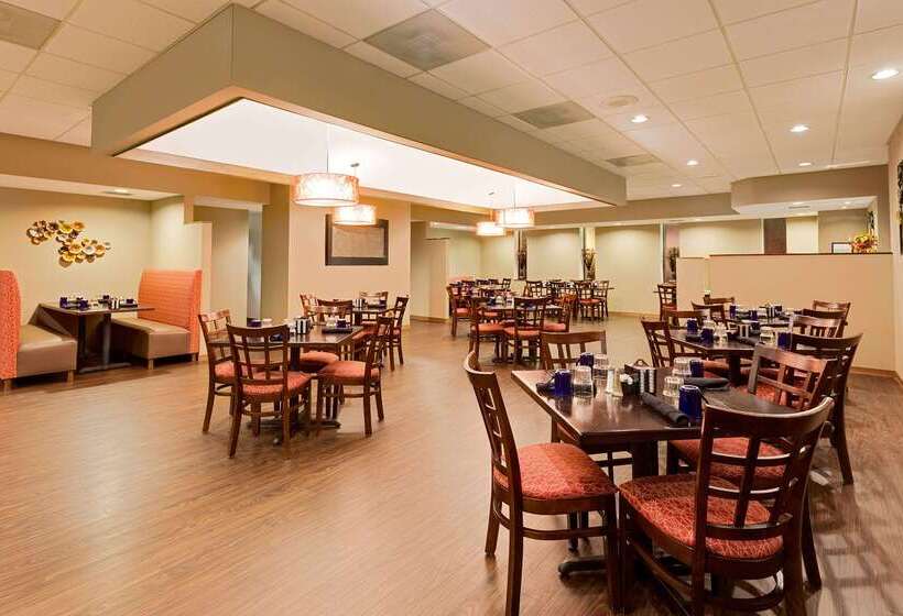 فندق Ramada By Wyndham Marquette