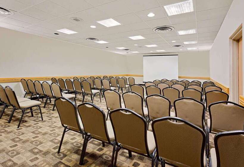 فندق Ramada By Wyndham Marquette