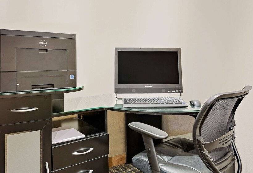 فندق Ramada By Wyndham Marquette