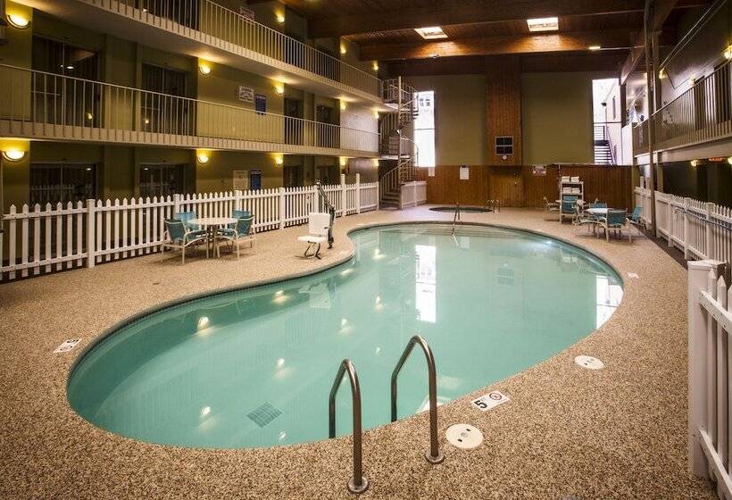 فندق Ramada By Wyndham Marquette