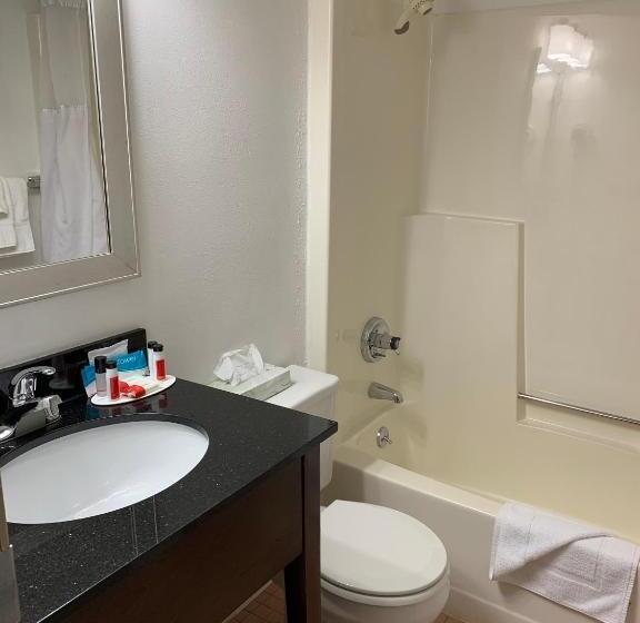 فندق Ramada By Wyndham Marquette