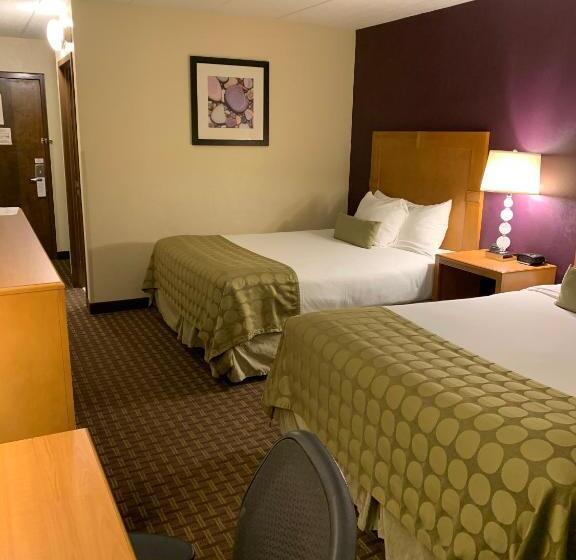 Отель Ramada By Wyndham Marquette