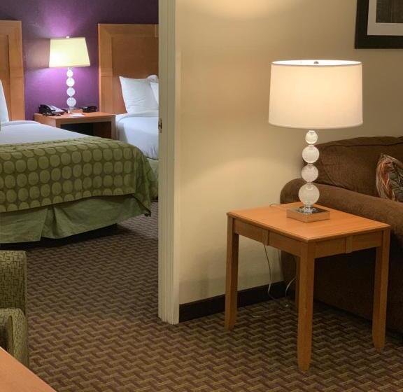 فندق Ramada By Wyndham Marquette