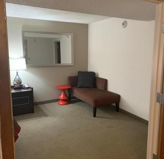 فندق Ramada By Wyndham Marquette